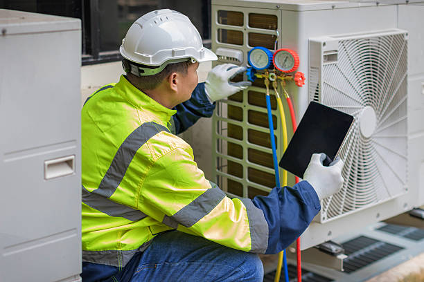 Professional Hvac technician working in Spanaway, WA